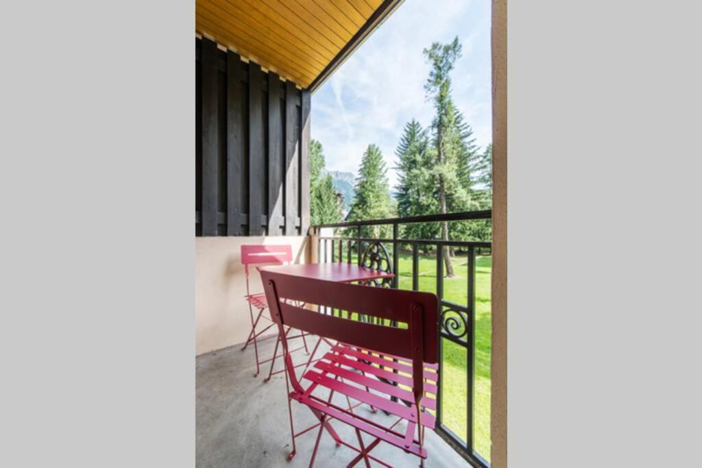 Au Coeur De Chamonix, Un Ecrin De Verdure Apartman Kültér fotó